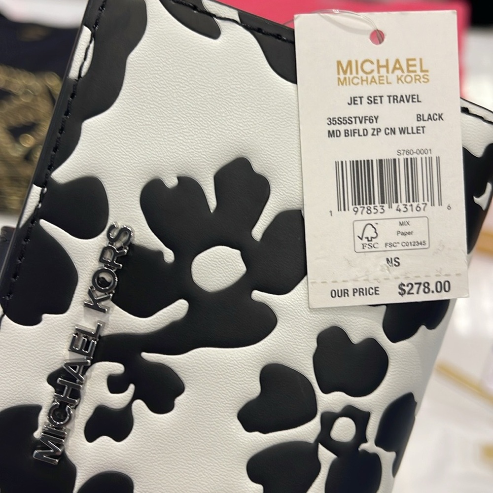 Michael Kors Jet Set Medium Floral Print Bi-Fold Wallet
Black
NWT - Picture 13 of 16